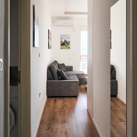 Central Beach Apartment *